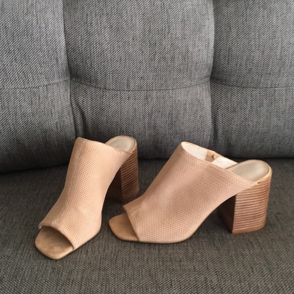 Kenneth Cole perforated Mules beige suede 8.5 - Picture 5 of 5
